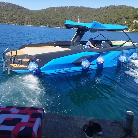 Raptor Botel *